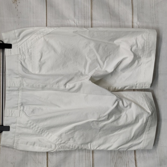Annika Cutter & Buck White Bermuda Shorts, Size 8 - Picture 6 of 11